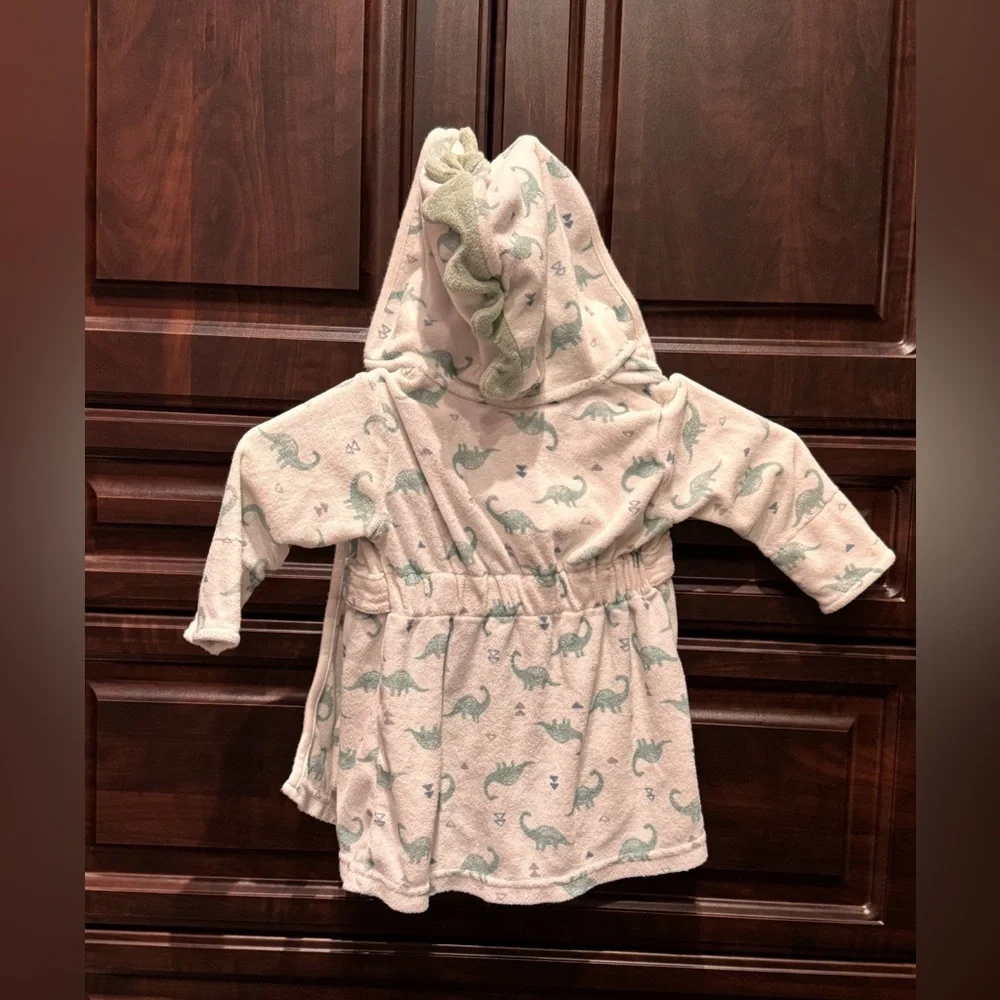 Baby girl plush Dinosaur Print Hooded Robe 0-9m no stains or wear